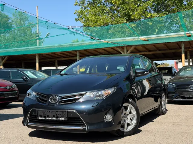 Toyota Auris, тъмно сив, 2013 г. – снимка от автокъщата