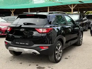 Kia Stonic 2017 г., черен, снимка 4