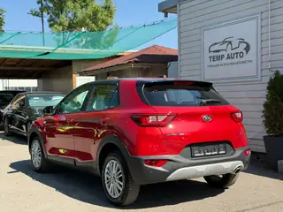 Kia Stonic 2020 г., червен, снимка 6