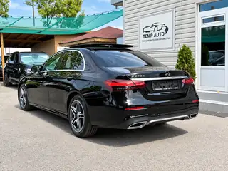 Mercedes-Benz E 220 2022 г., черен, снимка 7