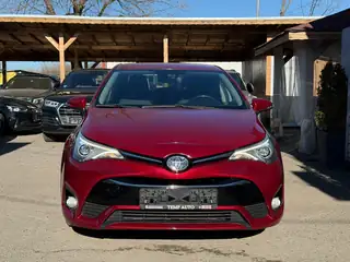 Toyota Avensis 2019 г., бордо, снимка 2