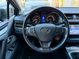 Toyota Avensis 2019 г., бордо, снимка 11