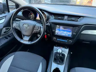 Toyota Avensis 2019 г., бордо, снимка 12