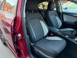Toyota Avensis 2019 г., бордо, снимка 13