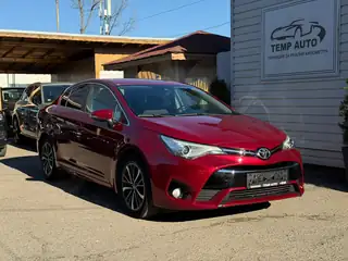 Toyota Avensis 2019 г., бордо, снимка 3