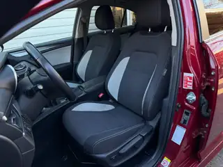 Toyota Avensis 2019 г., бордо, снимка 8