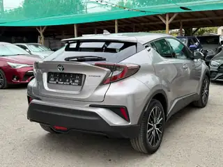 Toyota C-HR 2018 г., сив – снимка 4
