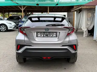 Toyota C-HR 2018 г., сив – снимка 5