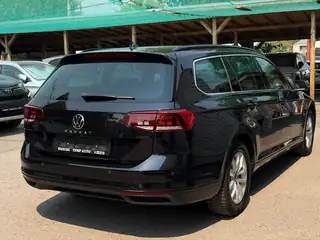 VW Passat 2022 г., черен, снимка 5